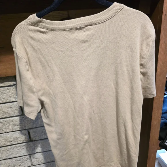 Banana Republic Women's Beige T-Shirt - Picture 5 of 5